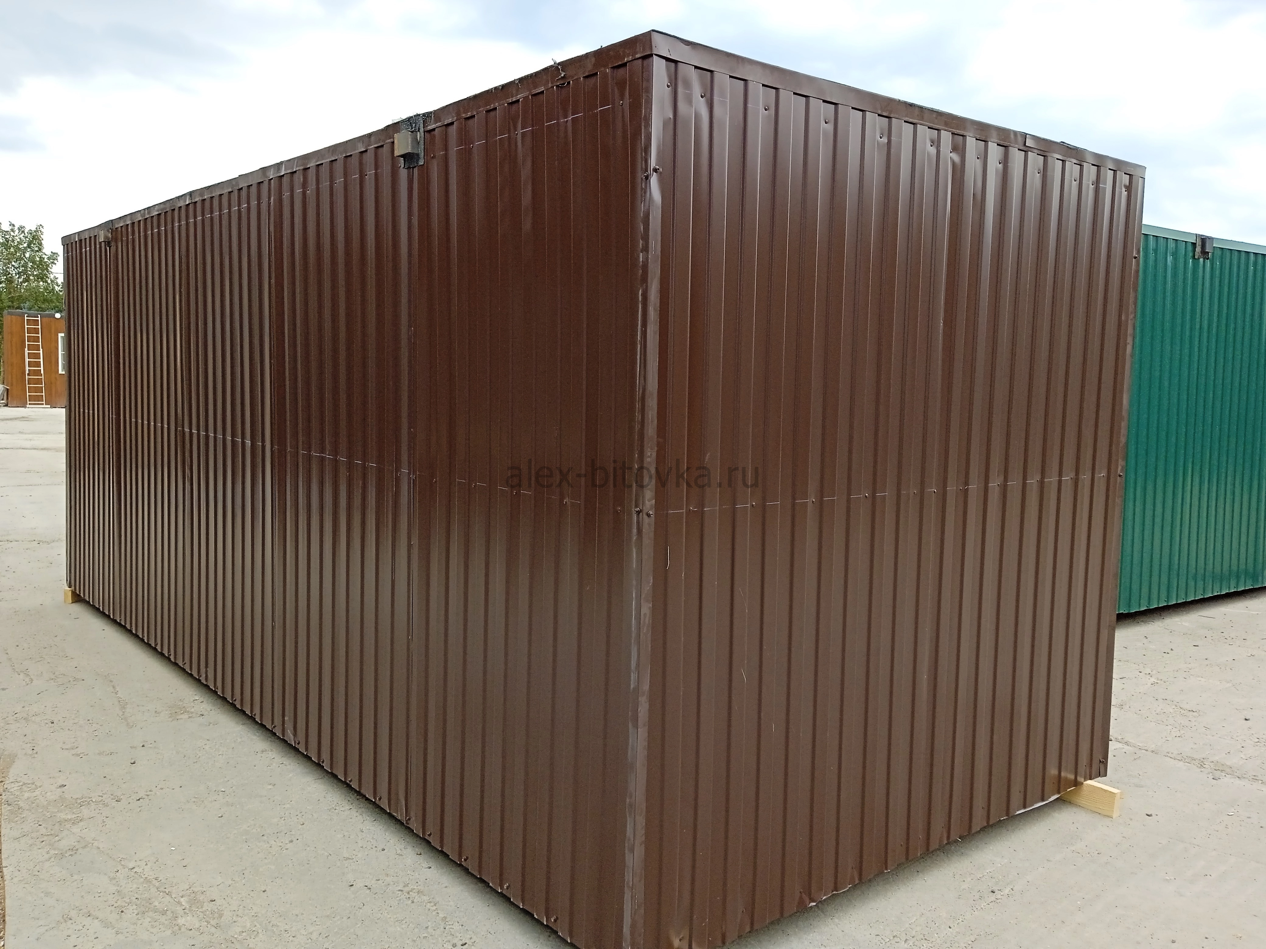 Душевая кабина в бытовке расположенная на Ударном хуторе