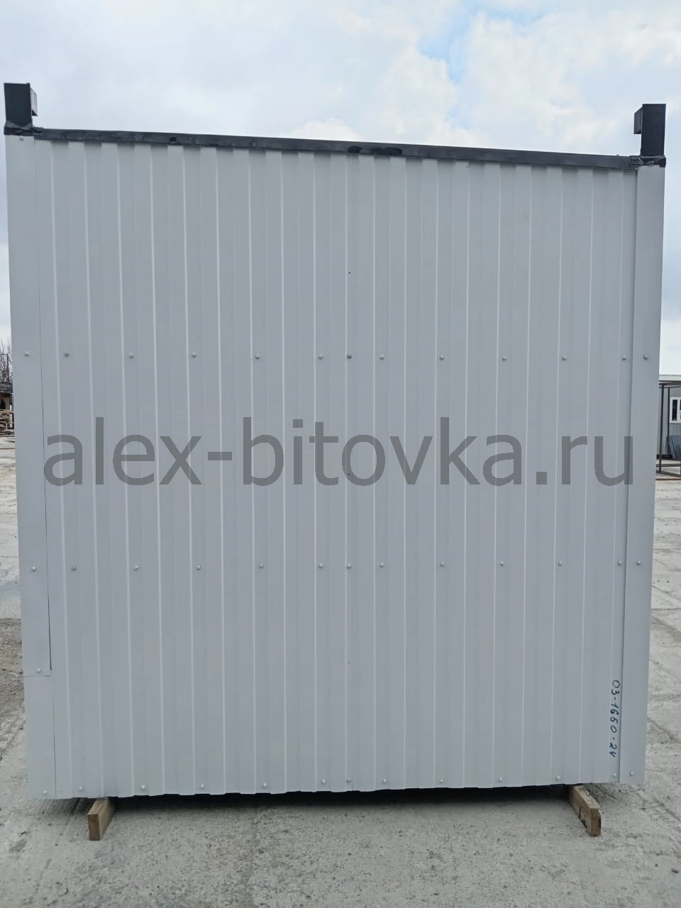 бытовка с металлической дверью в Лесное село