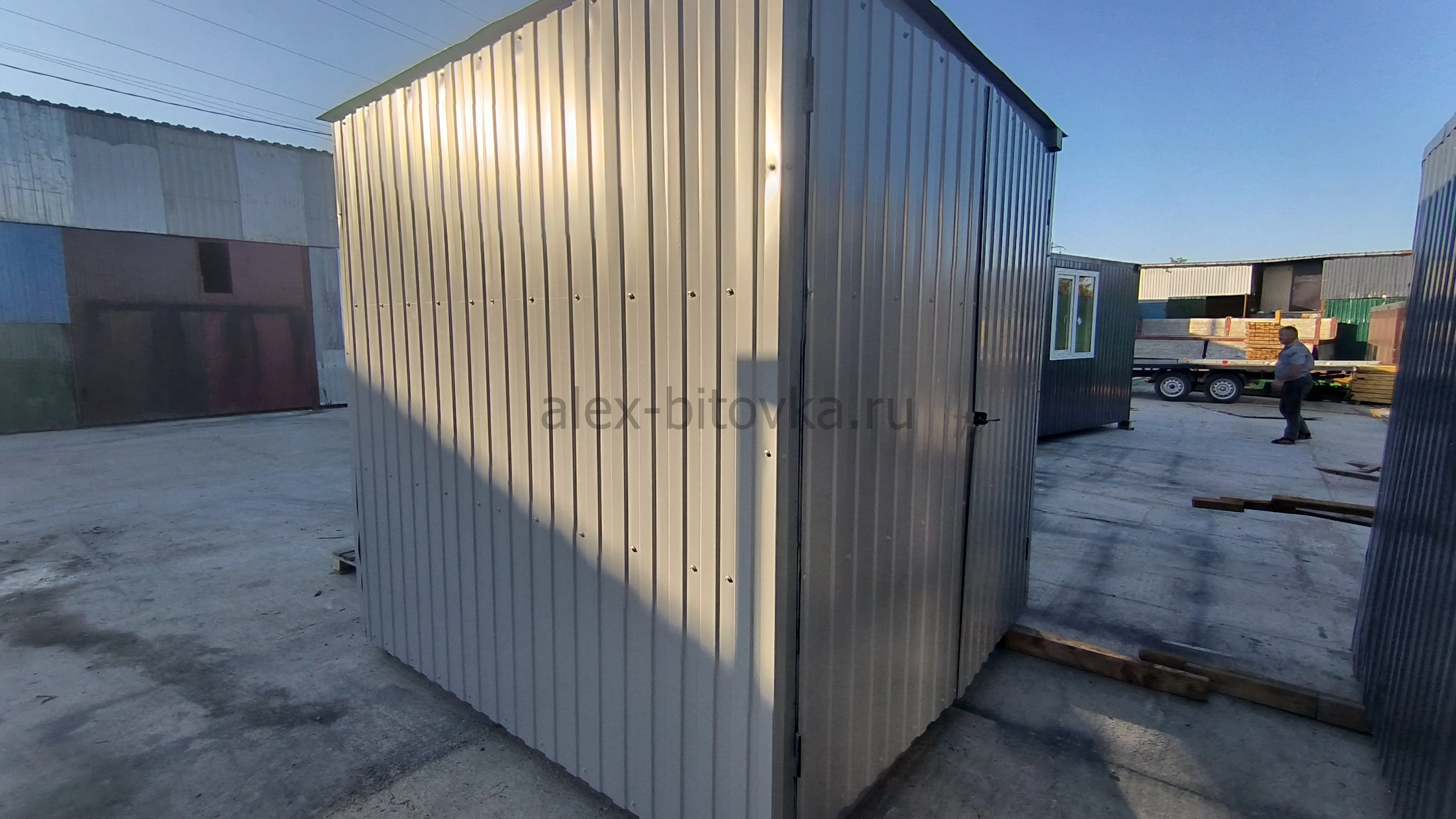 оснащенный инструментальный вагончик в Заря посёлок